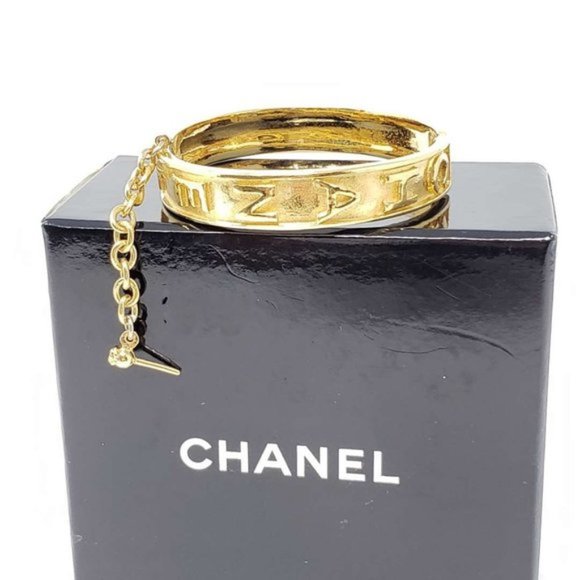AUTH CHANEL VINTAGE LOGO LETTER BANGLE BRACELET - Picture 3 of 7